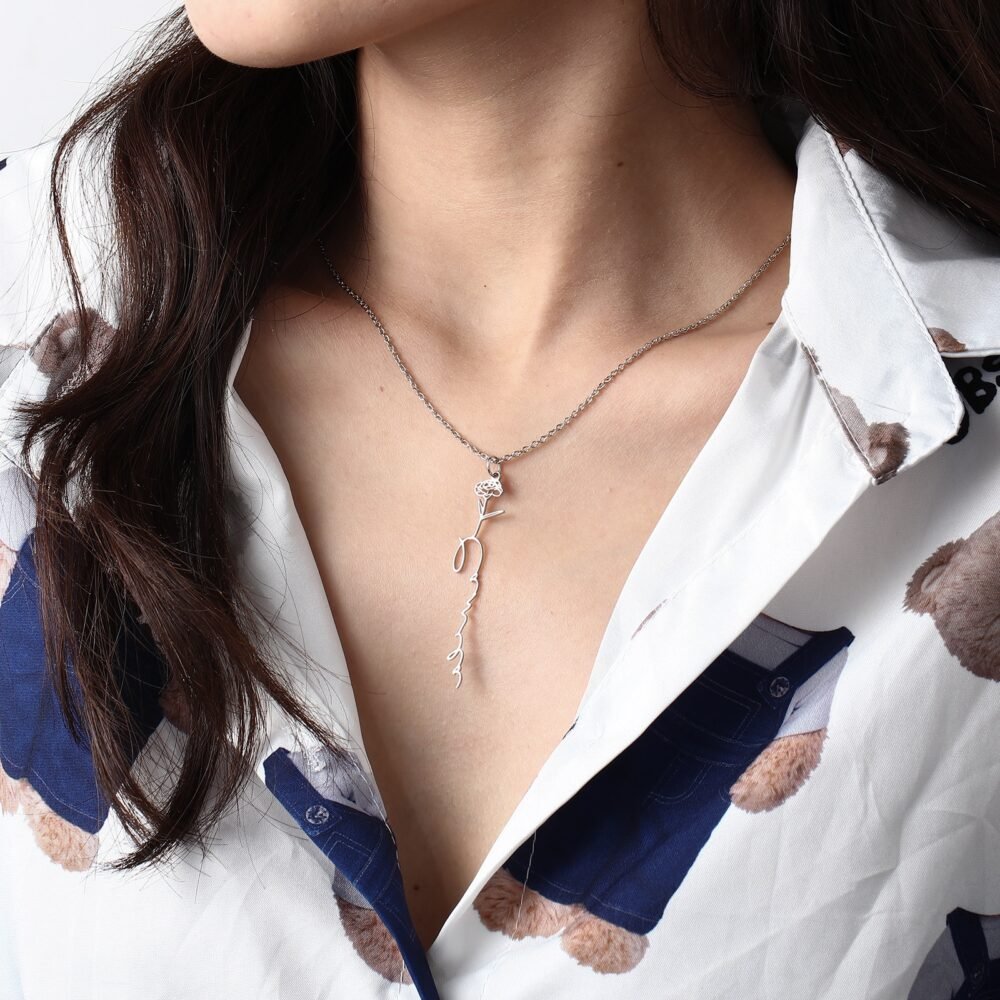 Collier Pr Nom Vertical Avec Fleur De Naissance Zymala