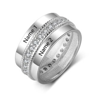 Women’s engagement ring with 2 engraved names