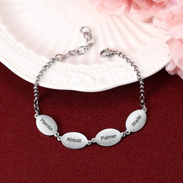 Chain bracelet with personalized charms 4