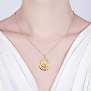 Collier pendentif gravé famille pour femme 9 Collier pendentif gravé famille pour femme 9