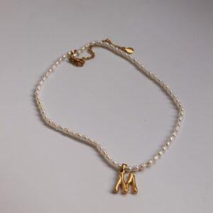 Collier à perles avec pendentif Initial 14