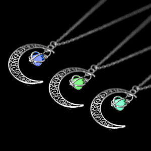 Collier pendentif lune avec pierre lumineuse 14 Collier pendentif lune avec pierre lumineuse 14