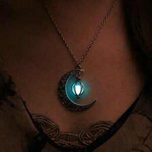 Collier pendentif lune avec pierre lumineuse 11 Collier pendentif lune avec pierre lumineuse 11