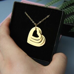 Collier pendentifs coeurs gravés prénoms 12 Collier pendentifs coeurs gravés prénoms 12