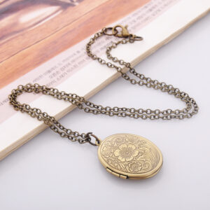 Pendentif ovale en laiton antique pour femmes 8 Pendentif ovale en laiton antique pour femmes 8