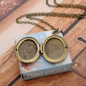 Pendentif ovale en laiton antique pour femmes 10 Pendentif ovale en laiton antique pour femmes 10