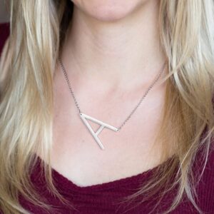 Collier latéral Initial large pour femmes 12 Collier latéral Initial large pour femmes 12
