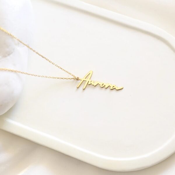 Collier prénom vertical à chaine fine 6