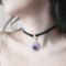 Collier ras du cou en avec pendentif en cristal violet
