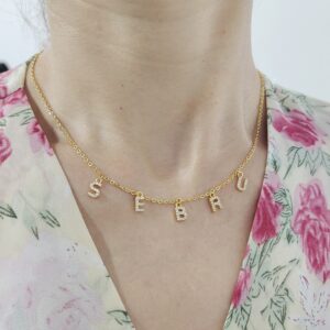 Collier prénoms lettres séparées en cristal 8