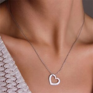 Collier pendentif cœur gravé 2 prénoms 8