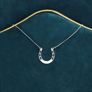 Collier cheval porte-bonheur avec nom personnalisé 14
