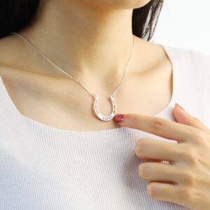 Collier cheval porte-bonheur avec nom personnalisé 11