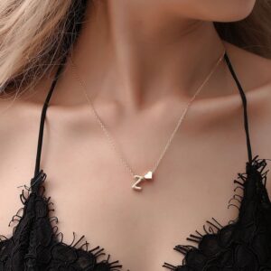 Collier pendentif coeur avec initiale pour femme 10