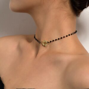 Collier ras du cou avec perles 11