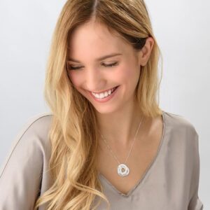 Collier pendentifs anneaux gravés pour femmes 10 Collier pendentifs anneaux gravés pour femmes 10