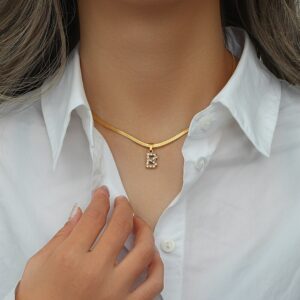 Collier à chevrons avec lettre initiale 8 Collier à chevrons avec lettre initiale 8