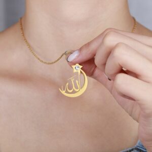 Collier Gravé nom arabe avec croissant de lune 8
