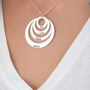 Collier à cercles ouverts gravés Prénoms 9 Collier à cercles ouverts gravés Prénoms 9