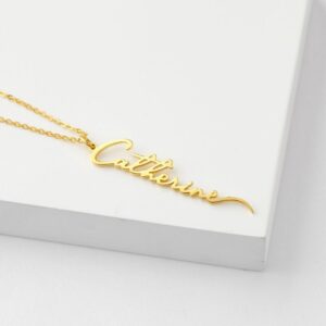 Collier prénom vertical pour Femme 10 Collier prénom vertical pour Femme 10