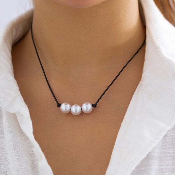 Collier Ras de coup minimaliste avec 3 perles 3
