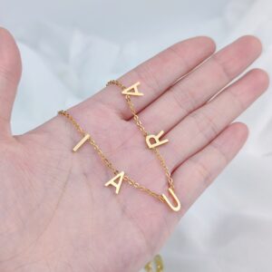Collier prénom lettres majuscules séparées 11