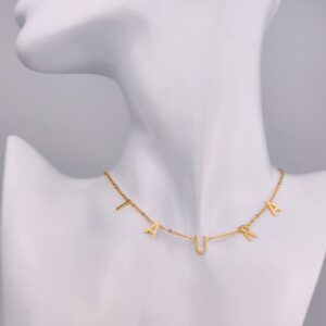 Collier prénom lettres majuscules séparées 12