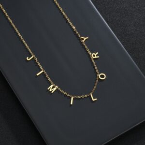 Collier personnalisé avec des lettres séparées 12