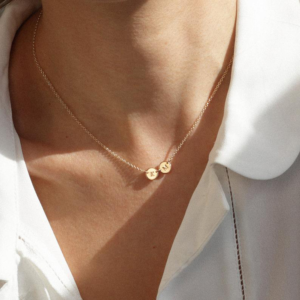 Collier pendentif à disques gravés initiales 13