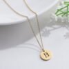 Collier pendentif à disque gravé initiale (A-Z) 9