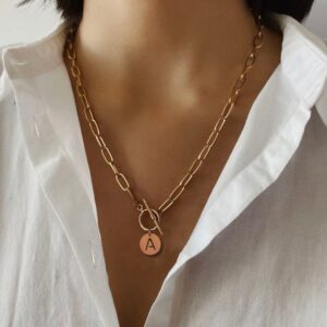 Collier à maillons avec pendentif gravé initiale 19 Collier à maillons avec pendentif gravé initiale 19