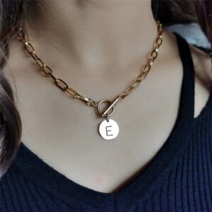 Collier à maillons avec pendentif gravé initiale 24 Collier à maillons avec pendentif gravé initiale 24