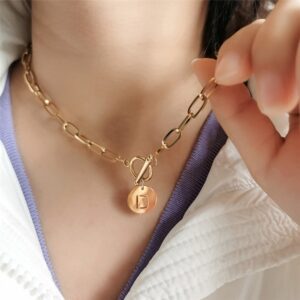 Collier à maillons avec pendentif gravé initiale 23 Collier à maillons avec pendentif gravé initiale 23
