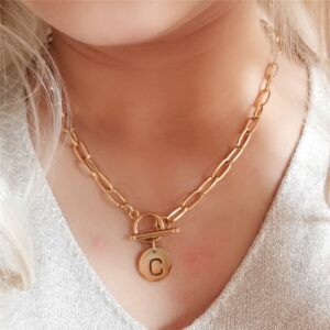 Collier à maillons avec pendentif gravé initiale 22 Collier à maillons avec pendentif gravé initiale 22