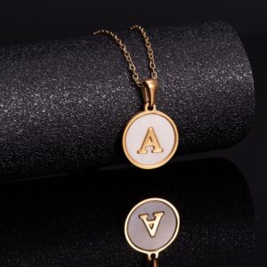 Collier pendentif gravé initial 11 Collier pendentif gravé initial 11