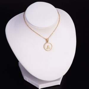 Collier pendentif gravé initial 12 Collier pendentif gravé initial 12