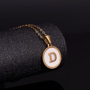 Collier pendentif gravé initial 13 Collier pendentif gravé initial 13