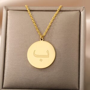 Collier pendentif gravé initial arabe 13