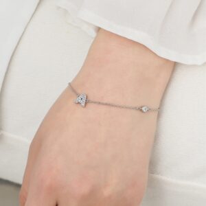 Bracelet lettre initiale avec pierre de zircon 18 Bracelet lettre initiale avec pierre de zircon 18