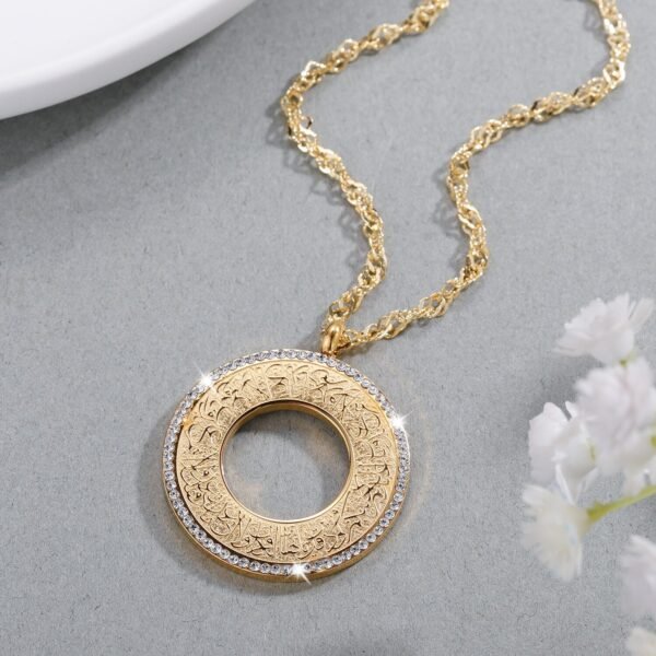Collier pendentif circulaire personnalisé nom arabe 3