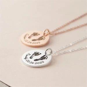 Collier pendentif pieds bébé personnalisé 10